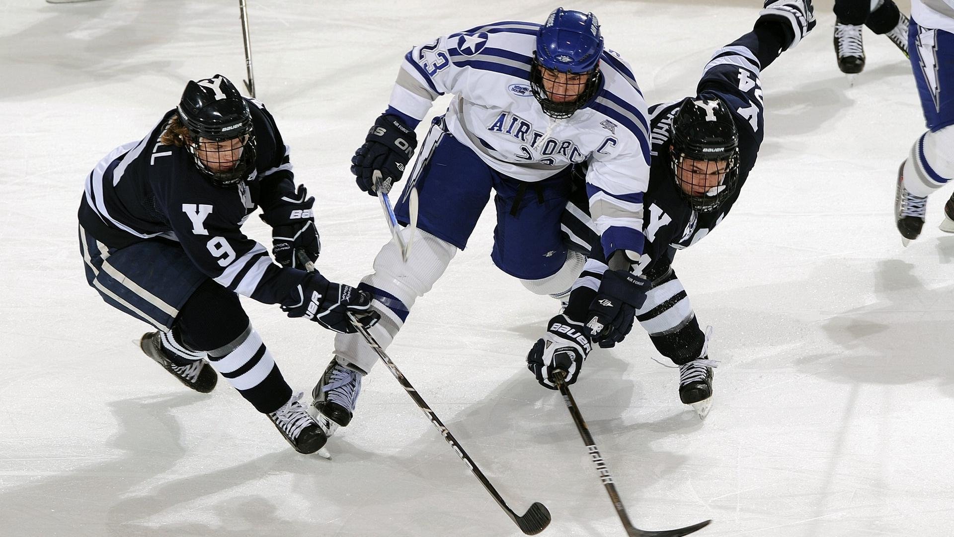 突发羽毛球双打临时换人事件，羽毛球双打可以随意换位置吗